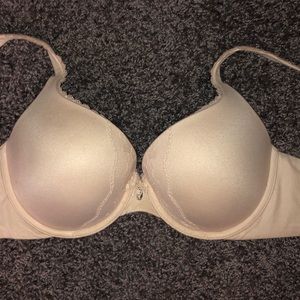 Victoria’s Secret nude bra
